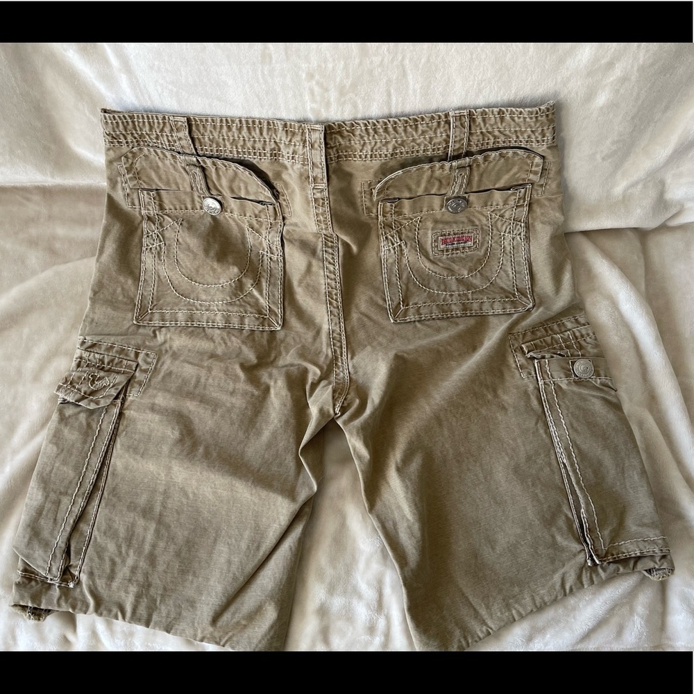 AUTHENTIC TRUE RELIGION CARGO SHORTS - SIZE 36
